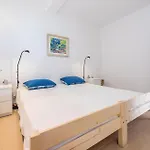 Two-bedroom In Appartamento Murter