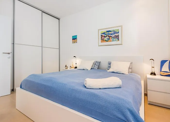 Two-bedroom In Apartamento