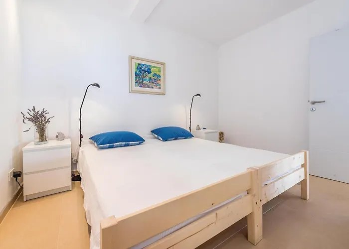 Two-bedroom In Apartamento Murter