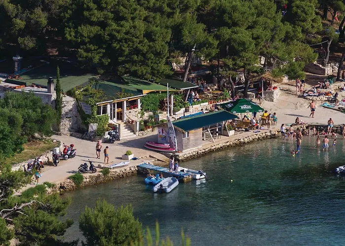 Two-bedroom In Apartamento Murter